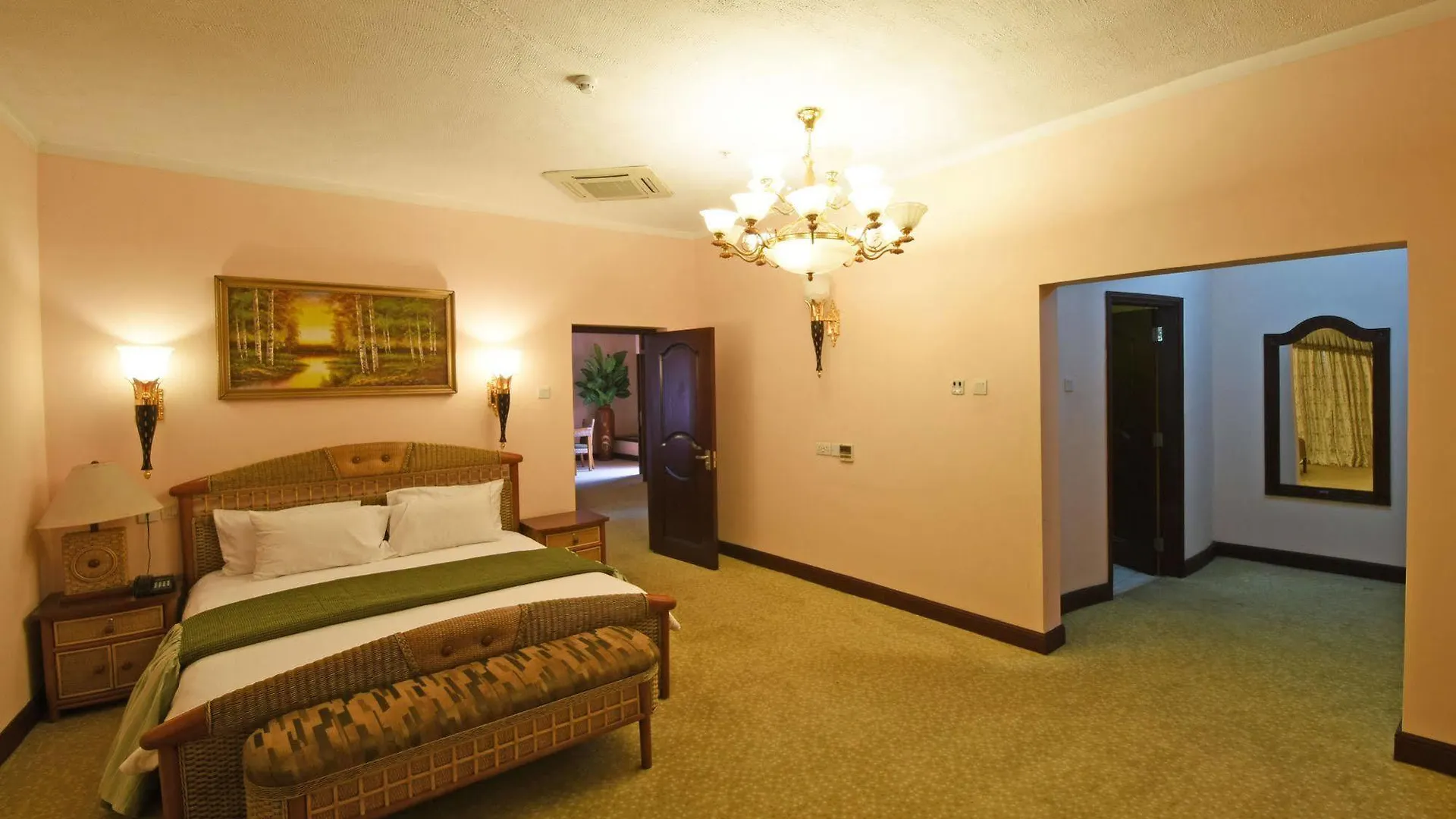 Imperial Royale Hotel Kampala 4*,